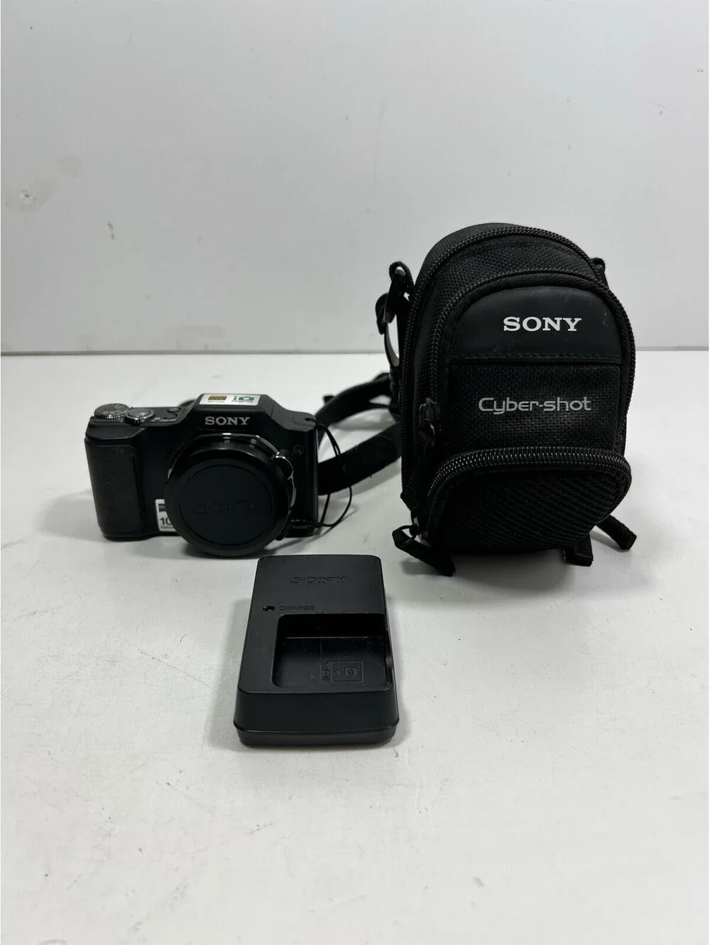 Sony Cyber-Shot DSC-H200 26x Zoom 20.1MP Digital Camera W/memory Card Case Charg